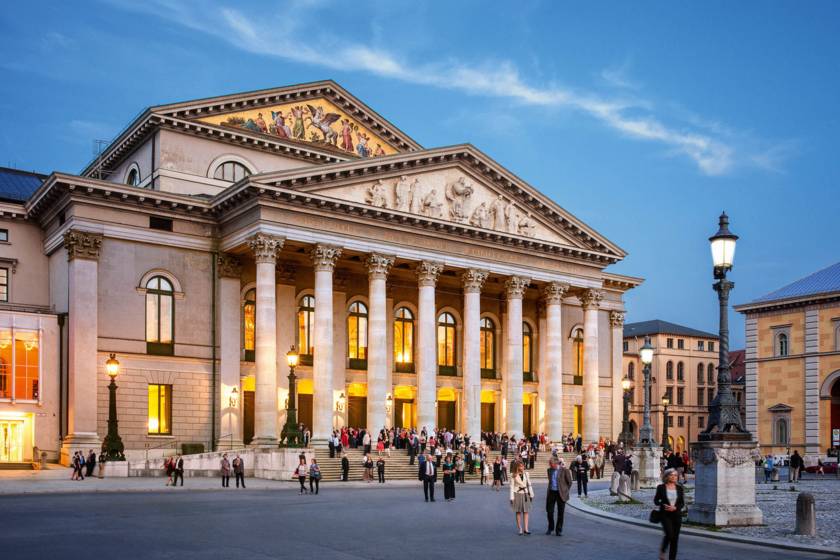 Bayerische Staatsoper - Nationaltheater am Abend Nr. 2005